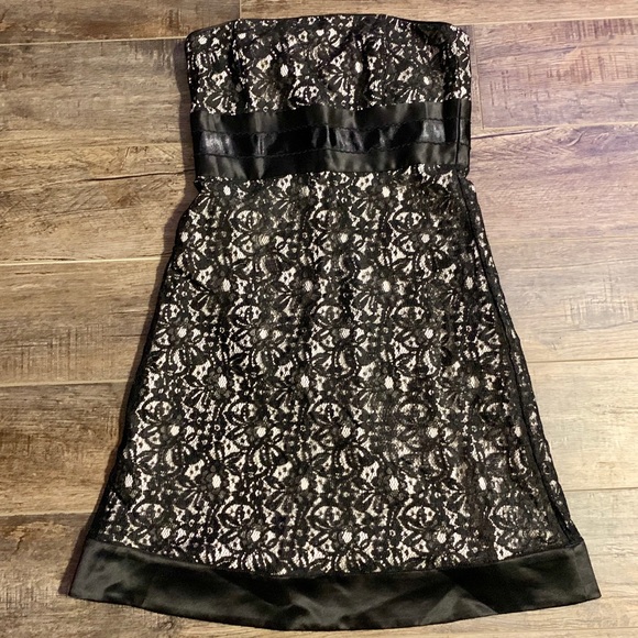 White House Black Market Dresses & Skirts - White House Black Market strapless lace dress